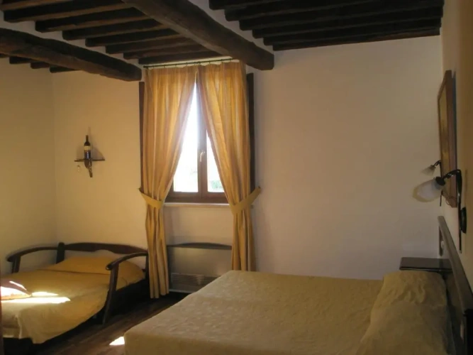 Standard Triple room