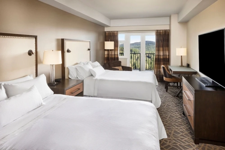 Deluxe Quadruple room with balcony and with golf view