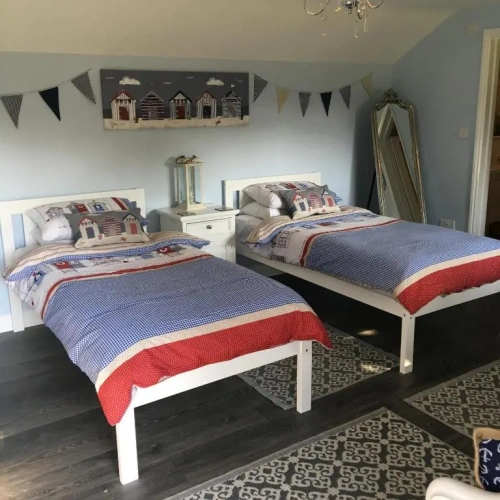Standard Twin room with garden view
