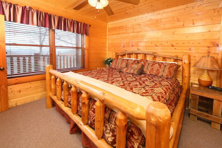 Rising Eagle Lodge - Eight Bedroom Cabin