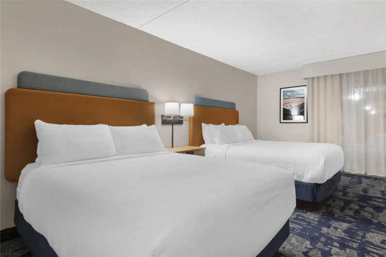 Standard Quadruple room with pool view