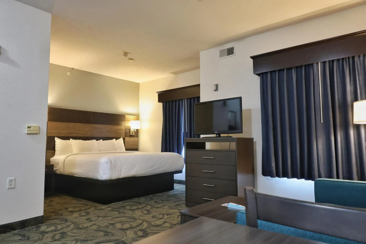 MainStay Suites Madison Airport