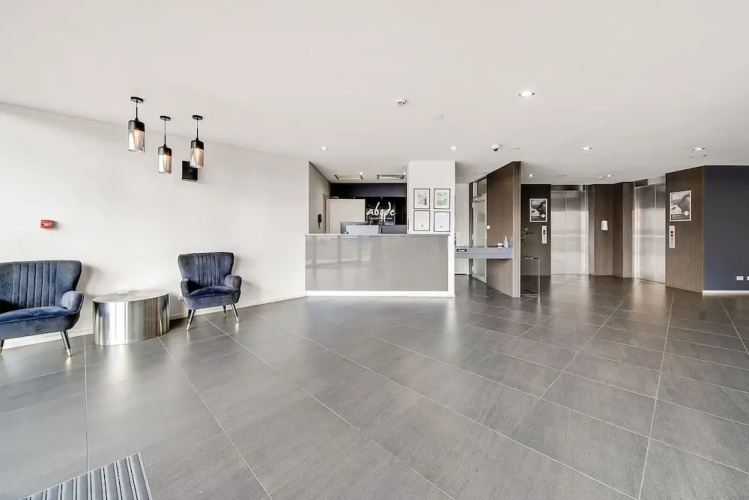 Comfy Lakeside 1-bed With Secure Parking