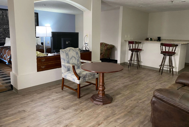 Super 8 by Wyndham Covington