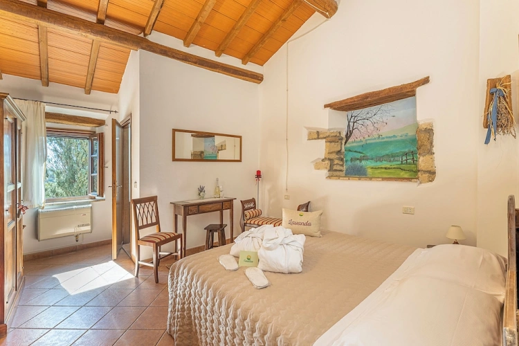 Standard Triple room with garden view