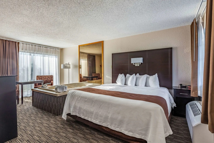 Quality Inn Lakefront