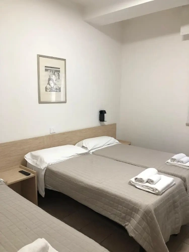 Standard Triple room