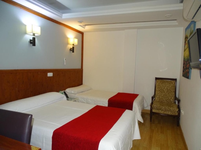 Standard Triple room