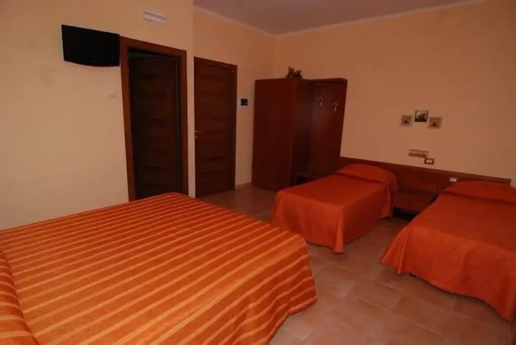 Standard Triple room with balcony