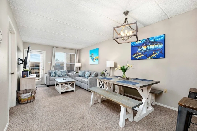 2 Bedrooms Apartment