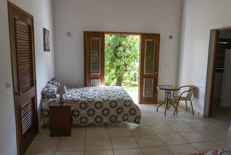 Standard Quadruple room with garden view