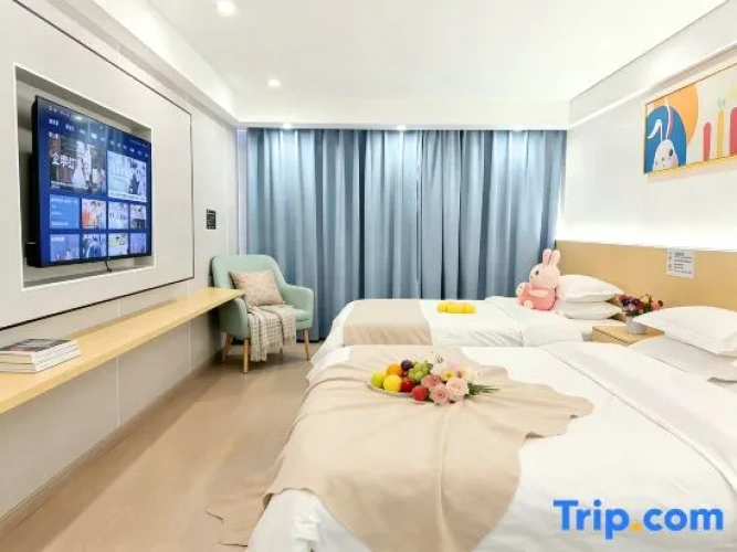 Standard Family room with mountain view