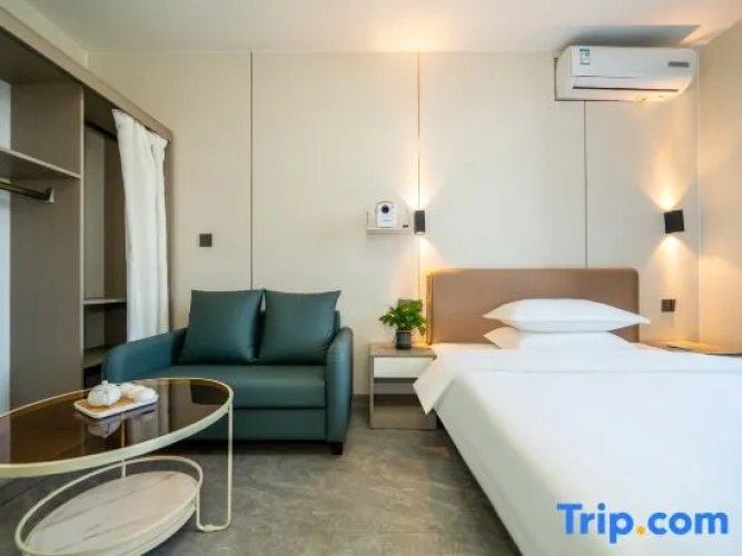Standard Double room with city view