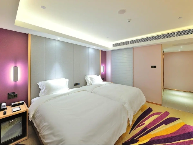Standard Twin room with city view