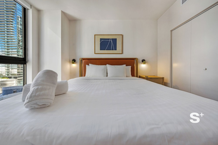 Modern and Cozy 1-BD- Rooftop pool & Gym