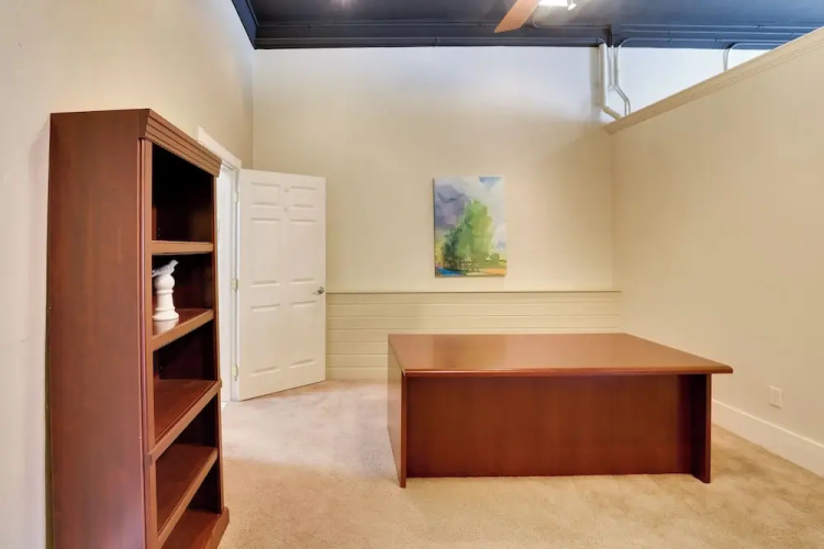Steps to Restaurants & Shops! Dtwn Marshall Apt