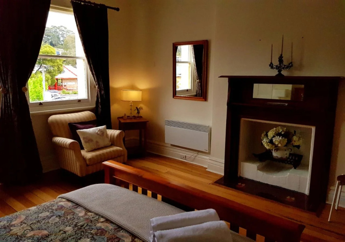 Cygnet Old Bank B & B Cafe & Gift Store
