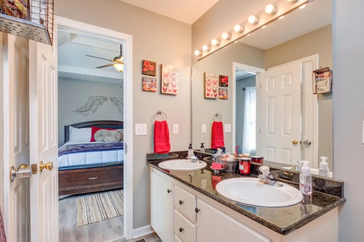 720 Veneta View Home