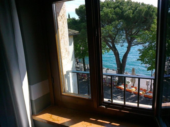 Standard Double room with lake view