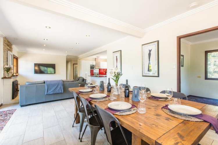 4 Bedrooms Cottage