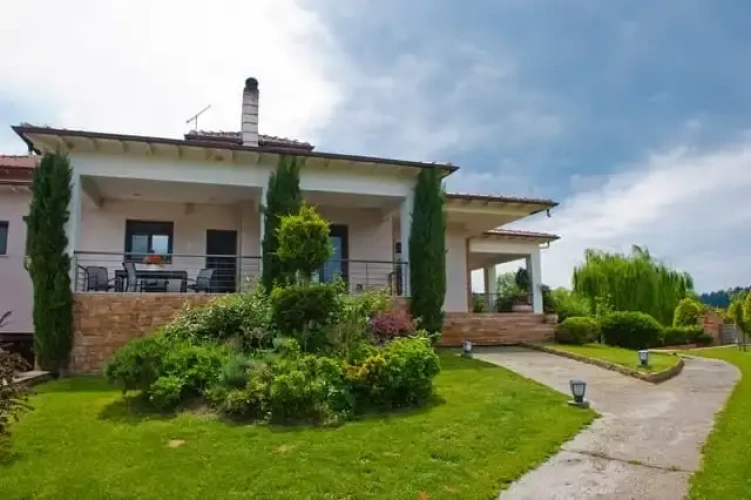 4 Bedrooms Villa