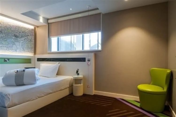 Premier Inn Edinburgh (Royal Mile)