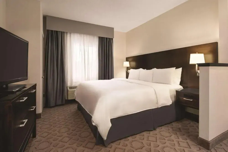Ramada Plaza
