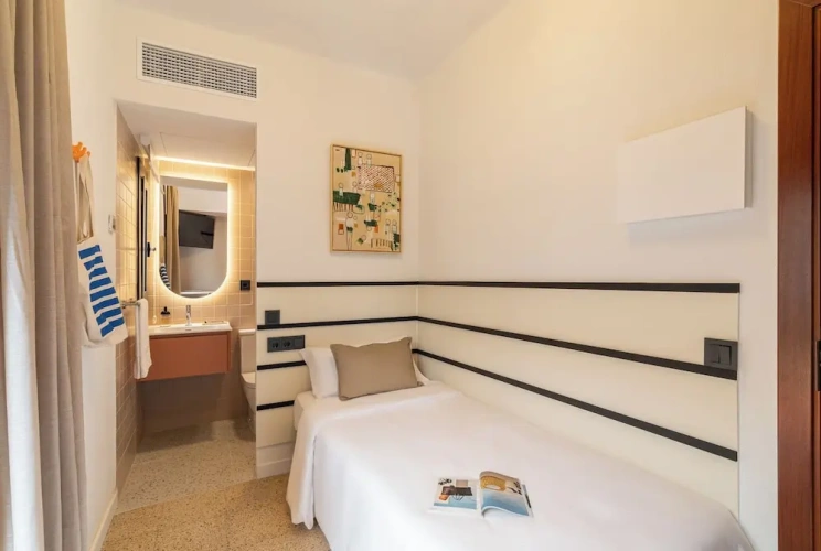 Deluxe Single room