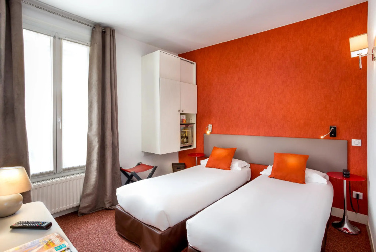 Standard Double room — King Bed