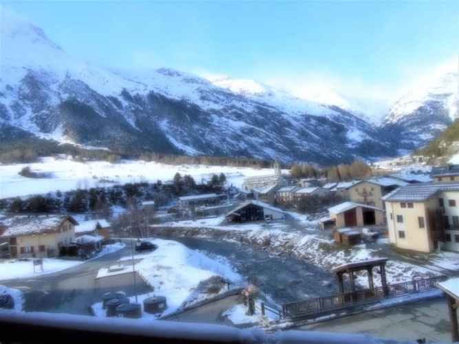 Apartment with mountain view