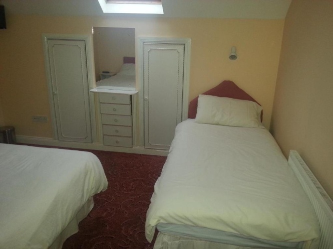 Standard Triple room