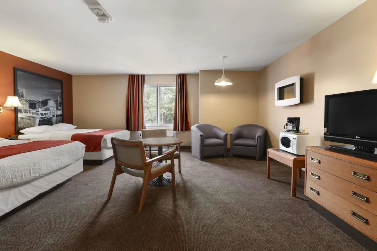 Super 8 North Bay