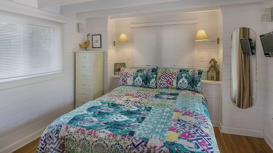 Located in Seaside - Sleeps 4