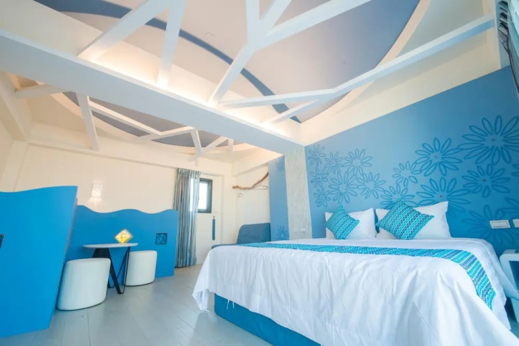 Sapphire Inn