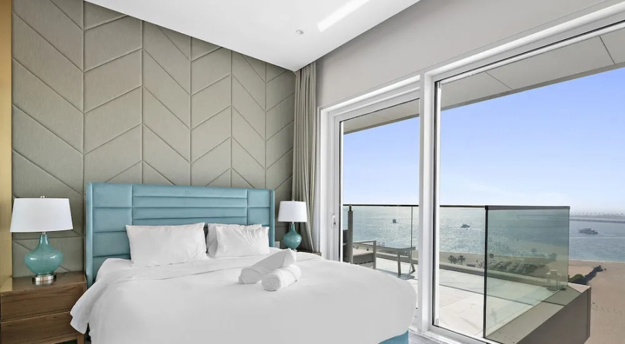 WelHome - Luxe Apt With Dazzling Views Steps From The Beach
