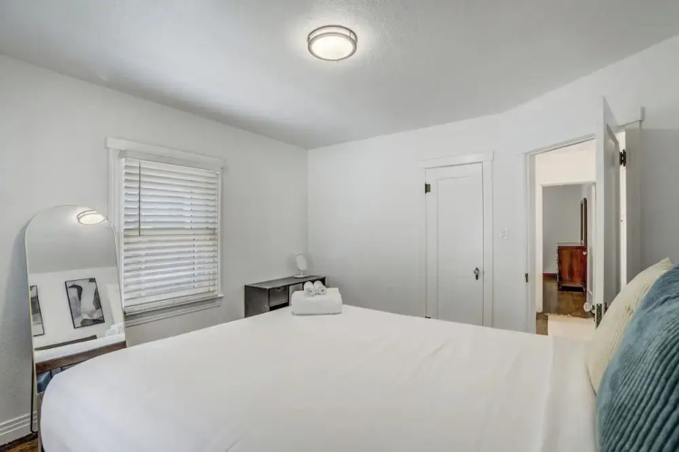 1318 E Pikes Peak