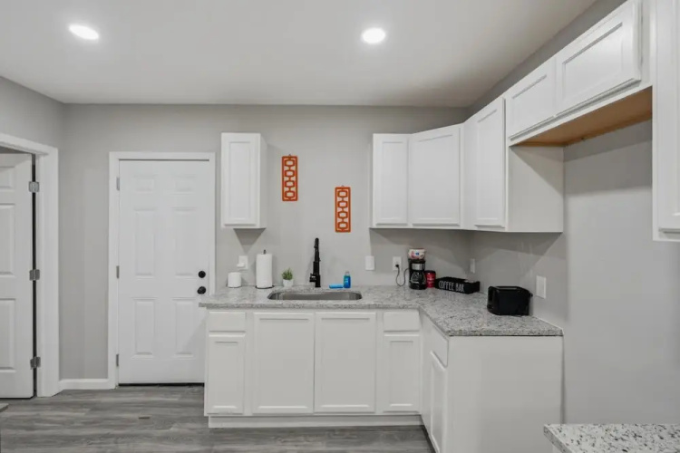 Spacious 3BR Retreat Near Downtown River Walk