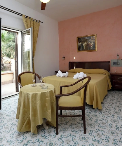 Standard Triple room with garden view