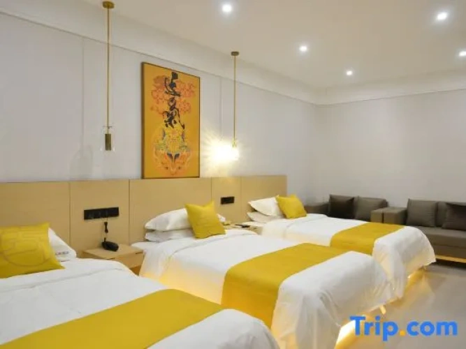 Standard Triple room