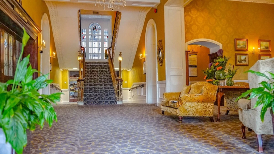 Grand Hotel