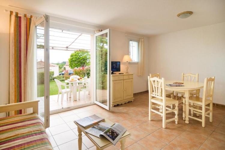 2 Bedrooms Twin Cottage