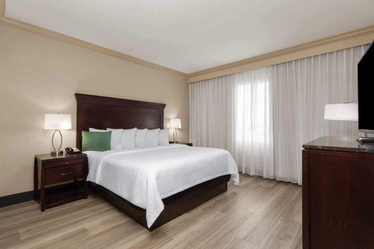 Hawthorn Extended Stay by Wyndham West Palm Beach Airport