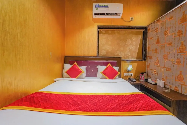 Shiv Rudraksh Resort - Near Assi Ghat