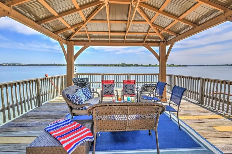 4 Bedrooms Cottage with balcony