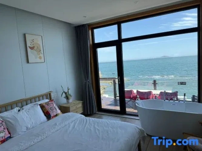 3 Bedrooms Suite with balcony and with sea view