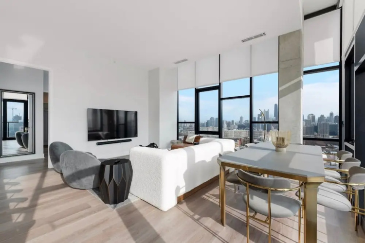 Skyline Penthouse Duo 6 Bedrooms for Large Groups