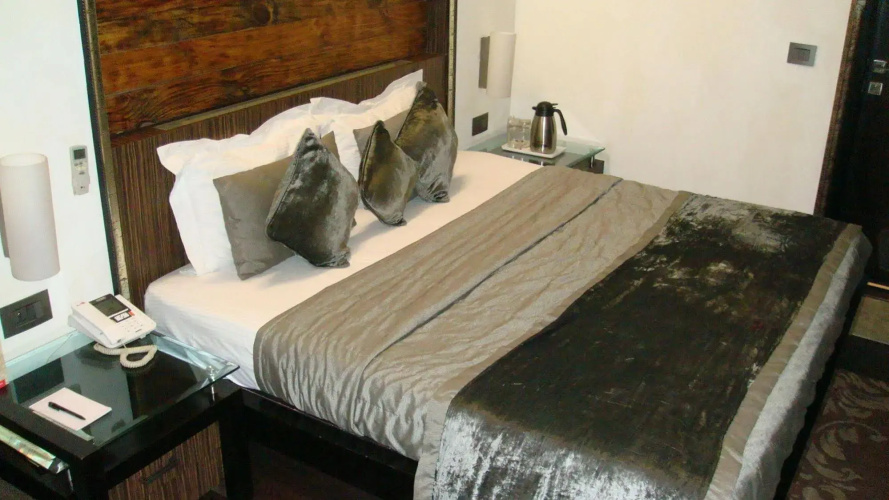 Shreyans Inn