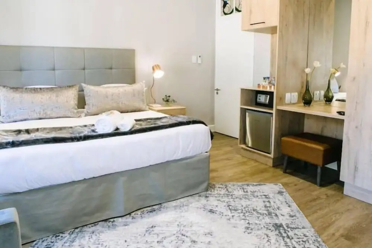 30 On Whites Guest House