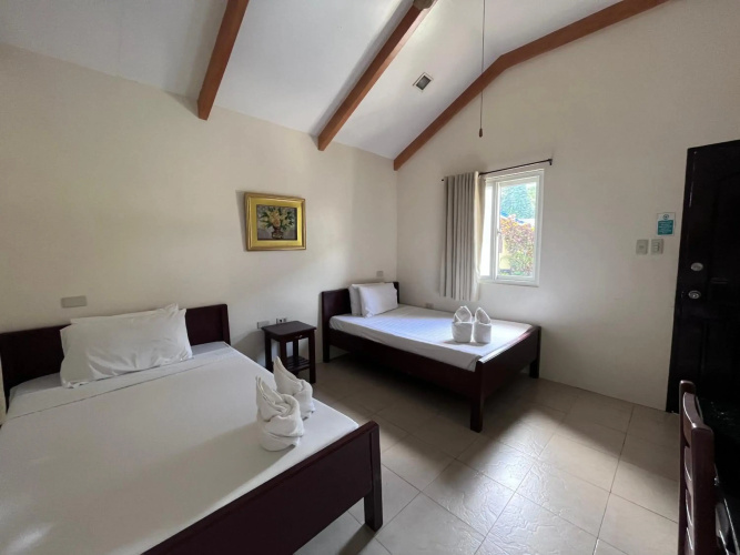 Blue Lagoon Inn & Suites