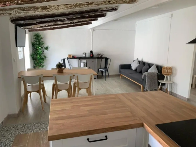 2 Bedrooms Apartment